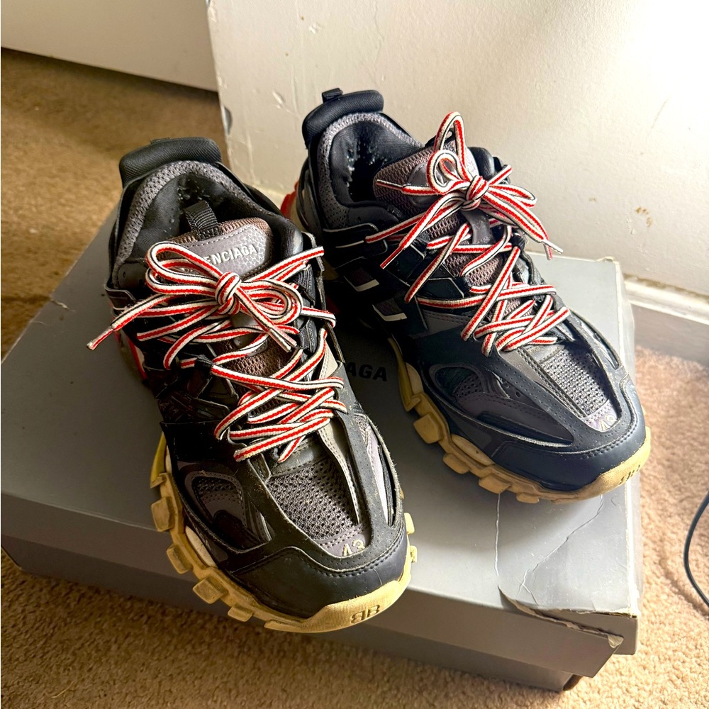 Balenciaga Black Sneakers with Red and Beige Accents

Used still a great shoe